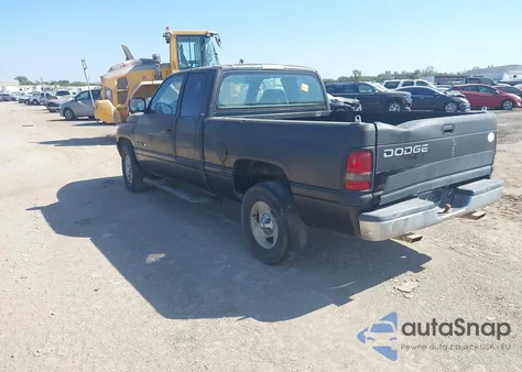 2001 Dodge Ram 1500 St z USA, uszkodzony, nr VIN 3B7HC13Z81M293851